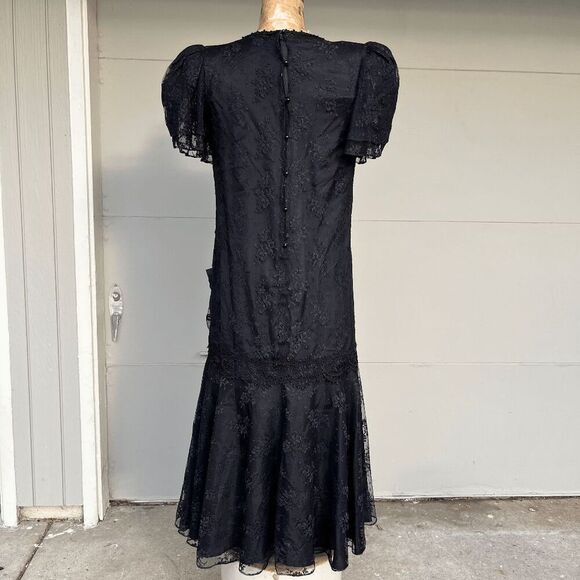 Vintage 1980s Black Lace Flapper-Inspired Dress with Satin Bow & Puffed Sleeves - Picture 7 of 12